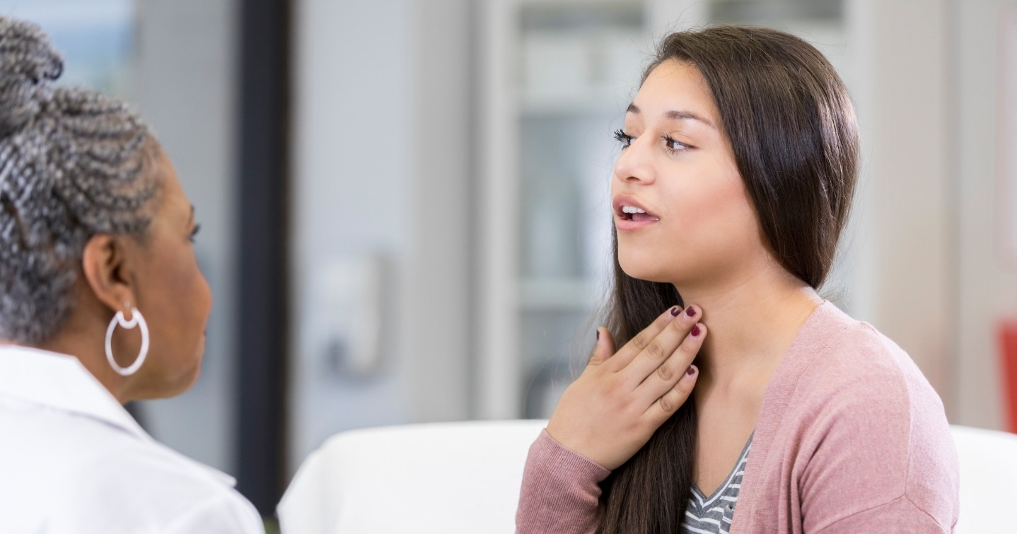 young woman patitient describing throat symptoms